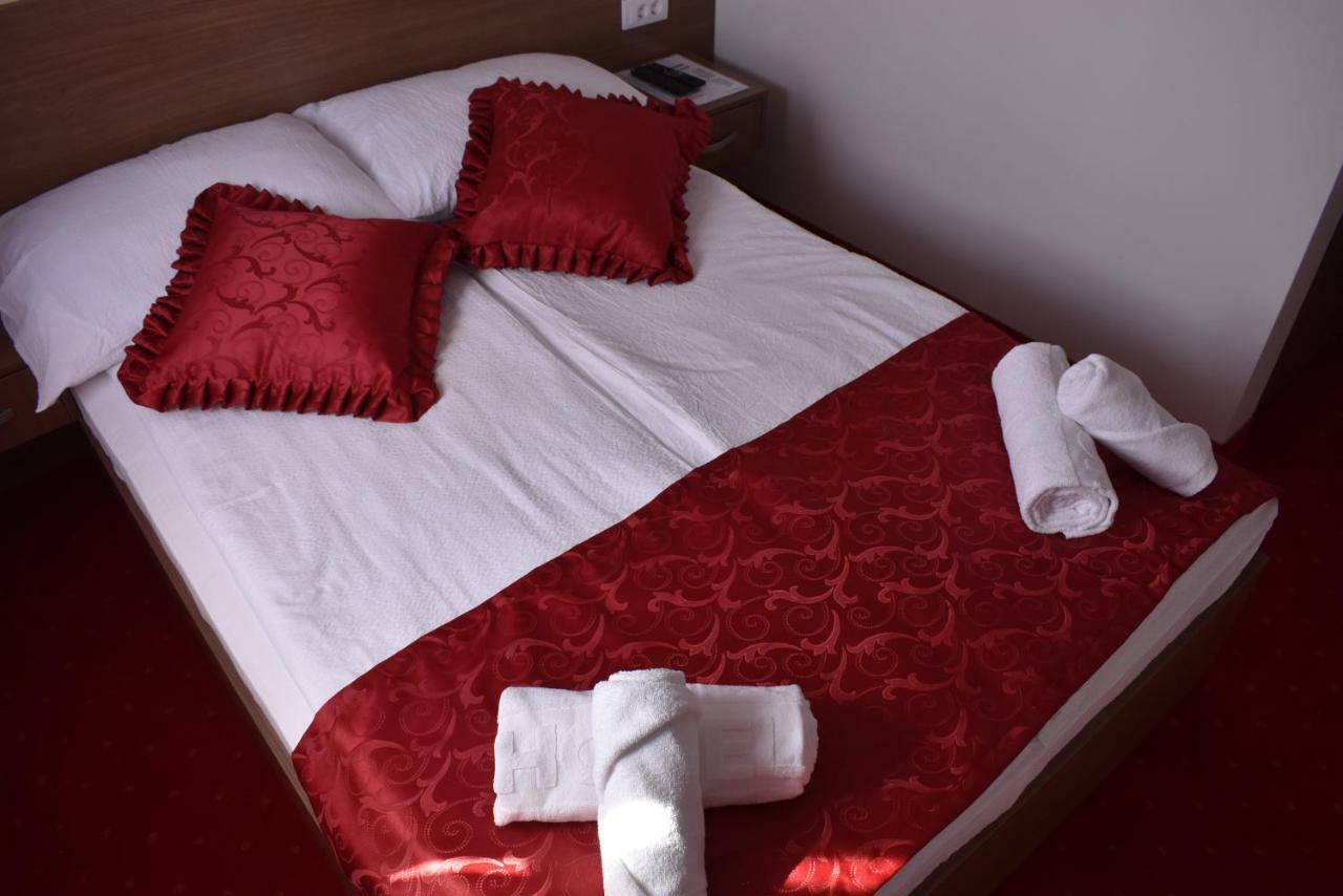 Hotel Zlatni Bor Sokolac  Zewnętrze zdjęcie